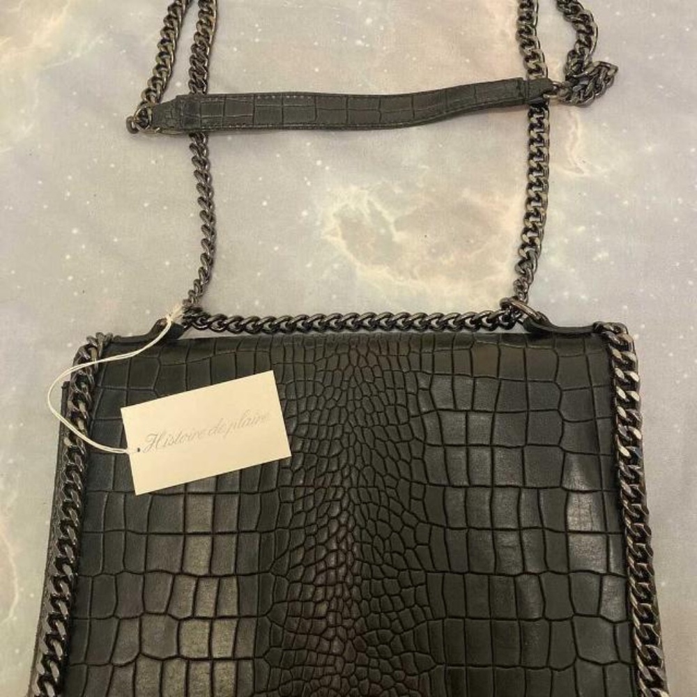 ALLIGATOR PRINT LEATHER HANDBAG WITH CHAIN DETAIL AND STRAP